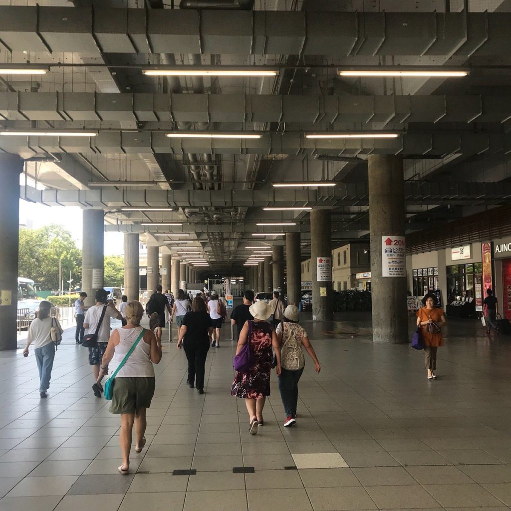 Shin-Osaka Station ground level rotary